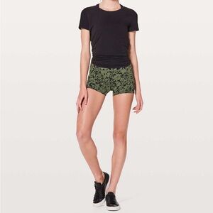 Lululemon In Movement Short *Everlux 2.5" Efflorescent Barracks Green Black